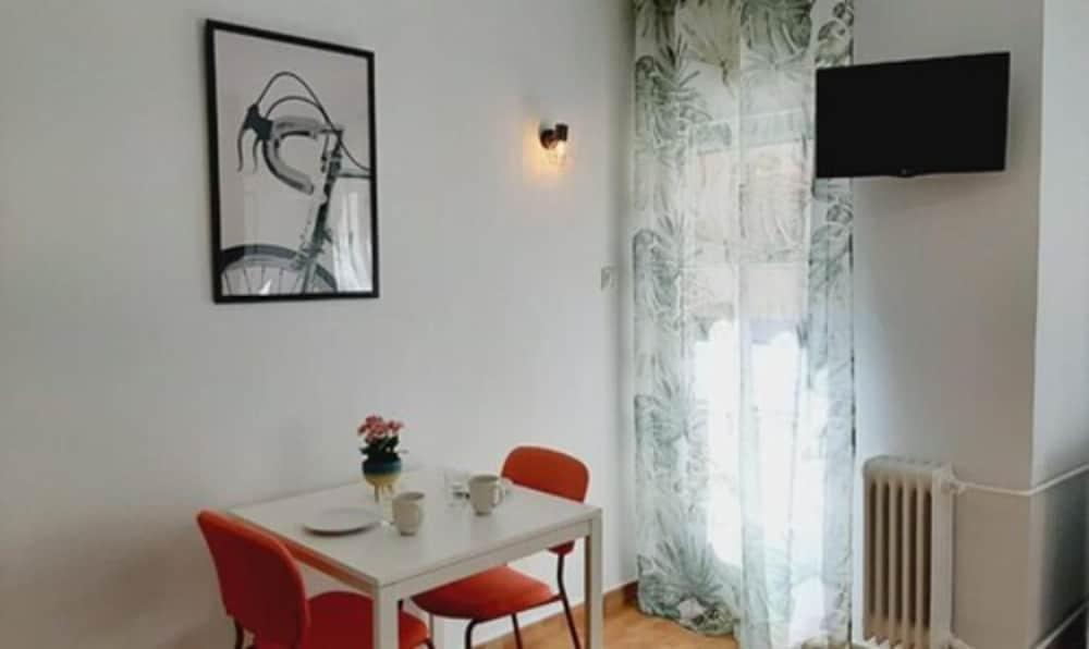 Arjori Rooms Hostal Саламанка Екстер'єр фото