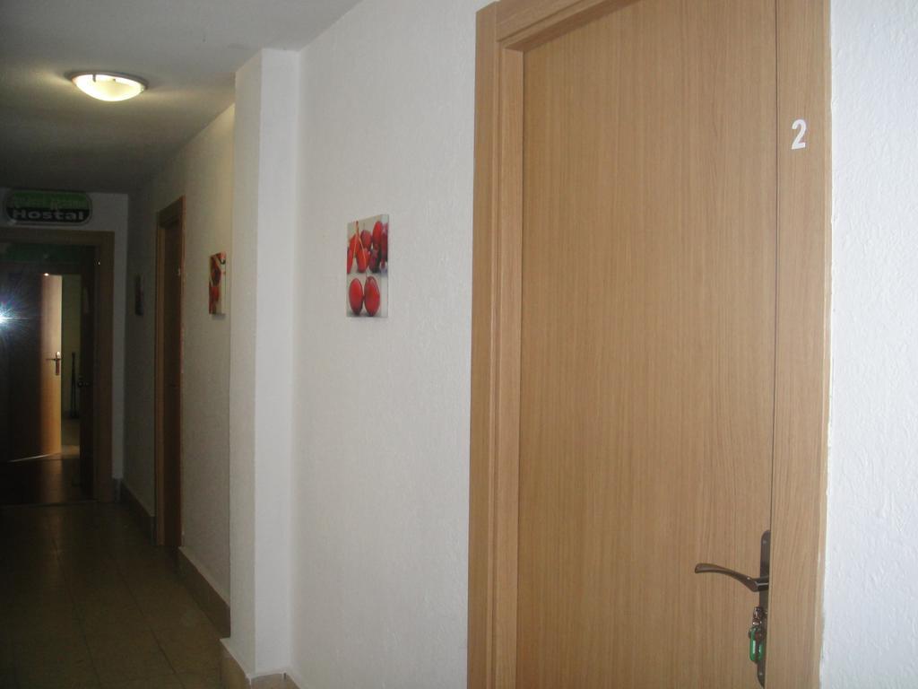 Arjori Rooms Hostal Саламанка Екстер'єр фото