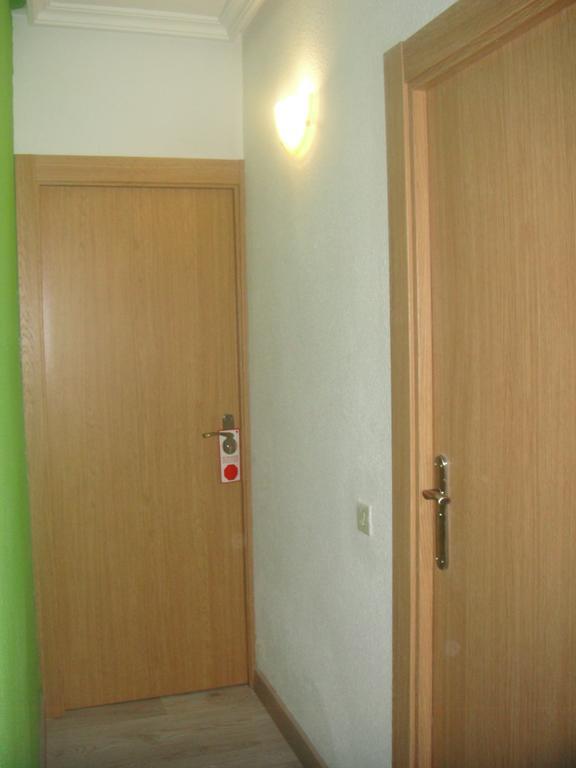 Arjori Rooms Hostal Саламанка Екстер'єр фото