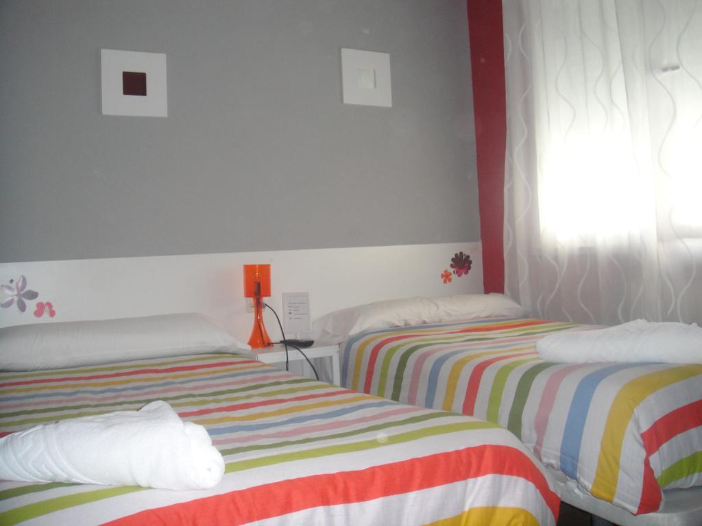 Arjori Rooms Hostal Саламанка Екстер'єр фото