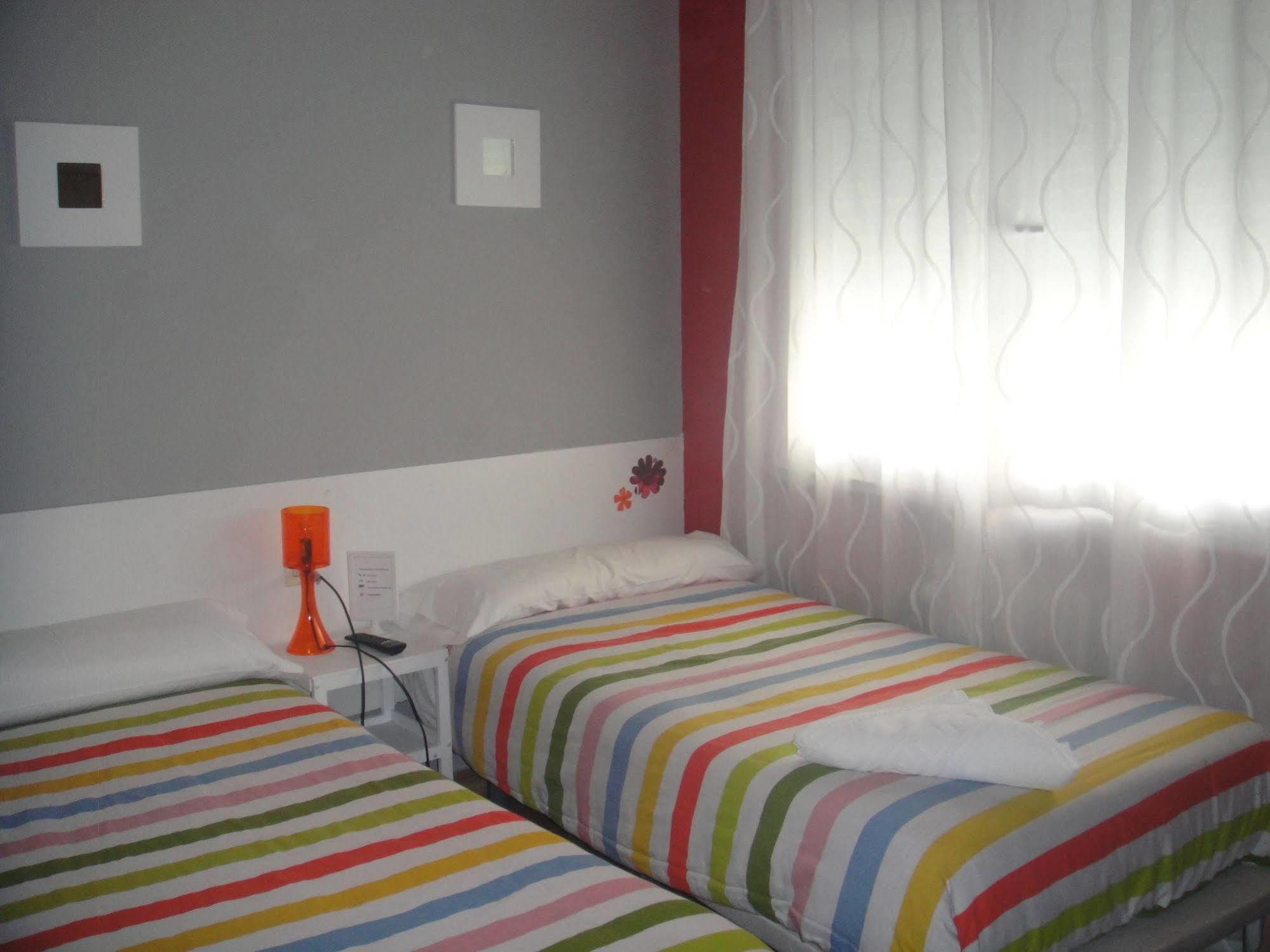 Arjori Rooms Hostal Саламанка Екстер'єр фото