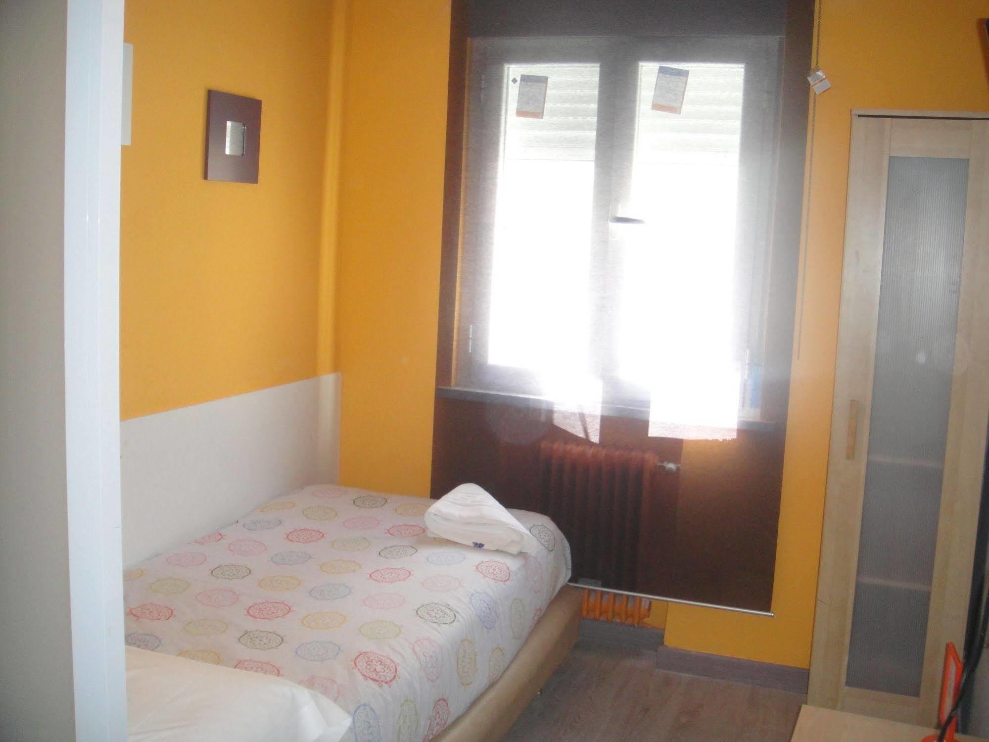 Arjori Rooms Hostal Саламанка Екстер'єр фото