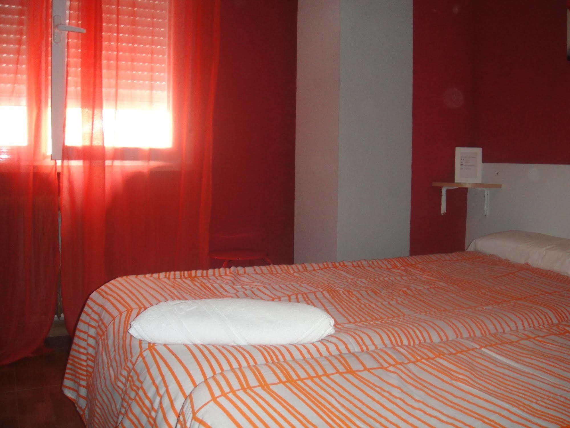 Arjori Rooms Hostal Саламанка Екстер'єр фото
