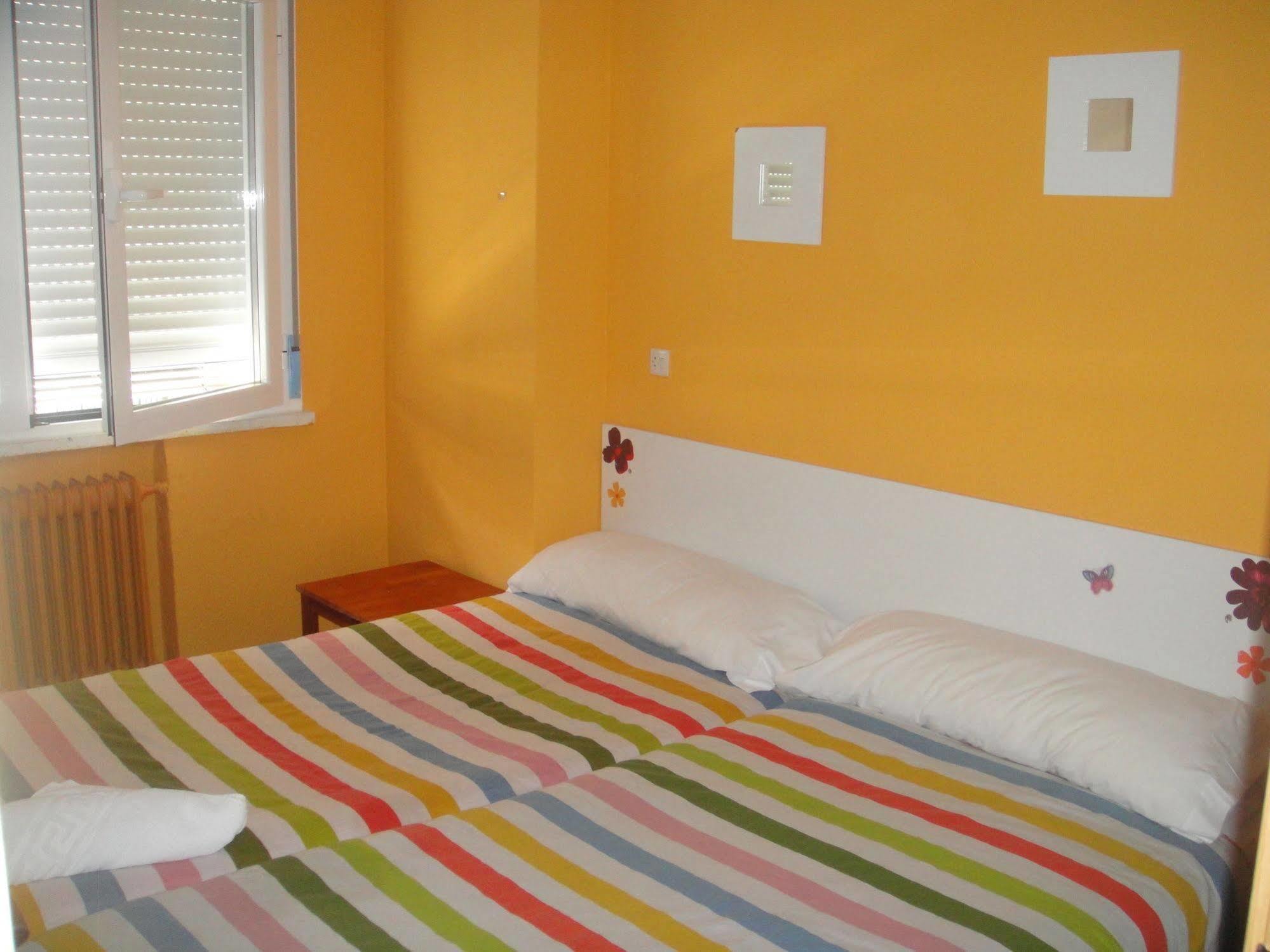 Arjori Rooms Hostal Саламанка Екстер'єр фото